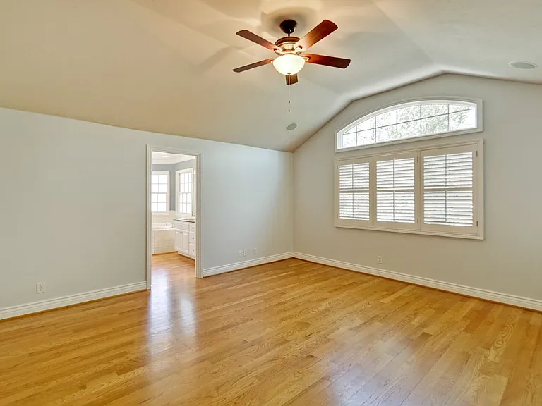 1150 Meredith Ave — Photo 46