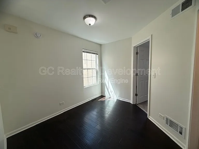 1062 Turin Dr — Photo 8
