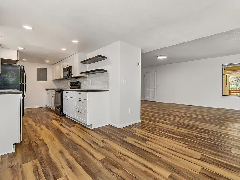 2230 E Roanoke Dr — Photo 10
