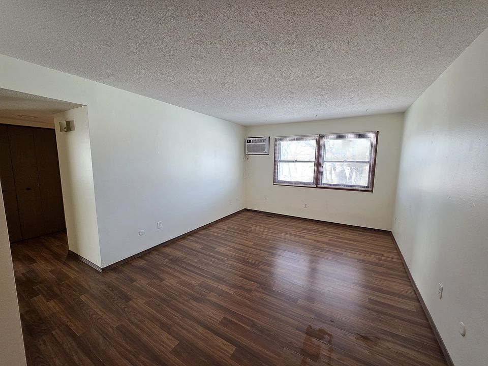 1st image of 301 W 15th St #D3