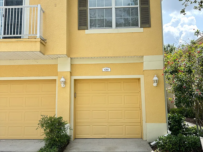 6768 Breezy Palm Dr — Photo 2