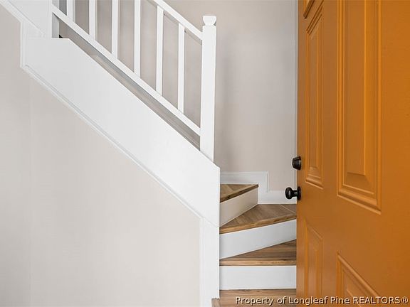 3rd image of 6391 Hawfield Dr