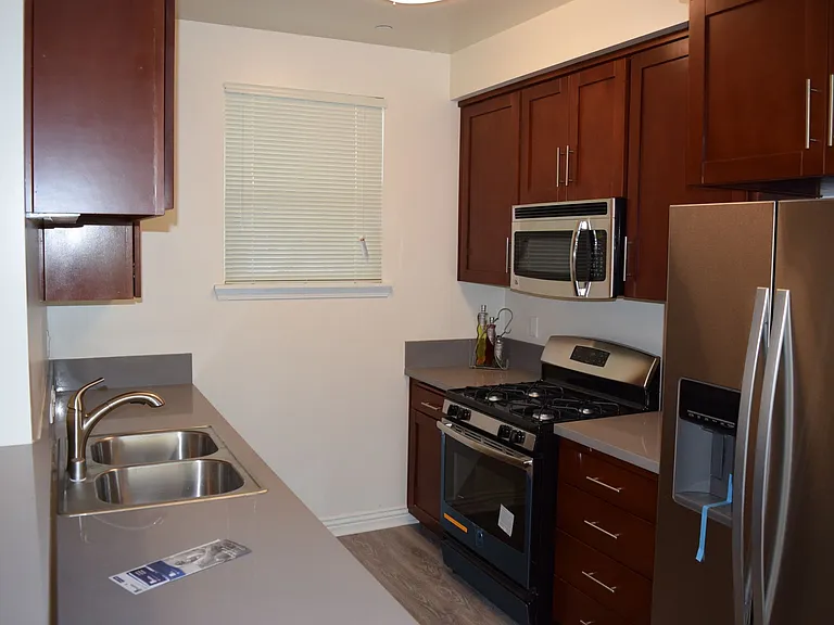 12345 Chandler Blvd — Photo 5