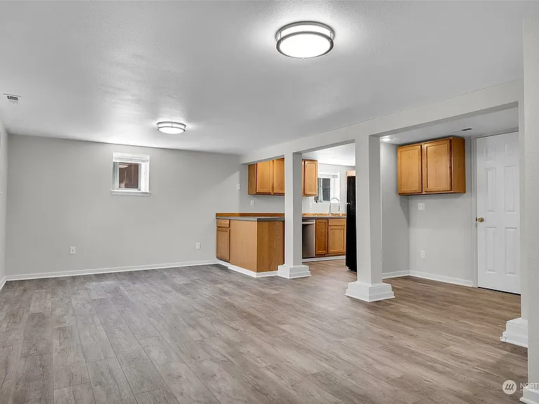 4327 4th Ave NE #B — Photo 4