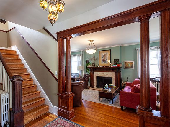 4th image of 8 Gifford St