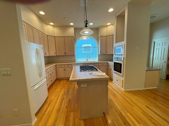 Kitchen with gas cooktop in island
