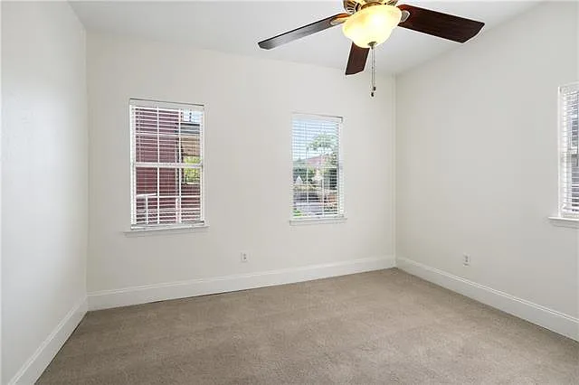 1136 Touro St — Photo 17