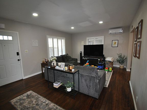 4th image of 32 Pomona Ave #0
