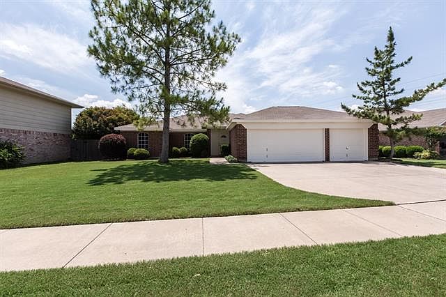 1st image of 7104 Royal Oak Dr
