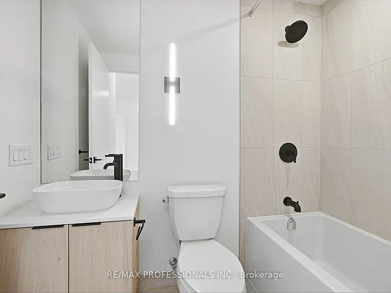 1185 Dupont St #1001 — Photo 8