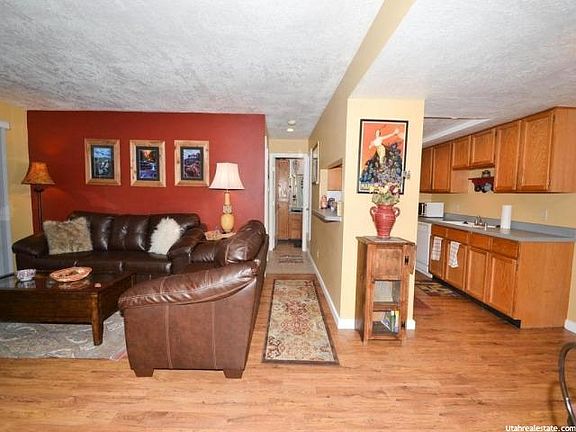 4th image of 1490 E Foxboro Dr #1