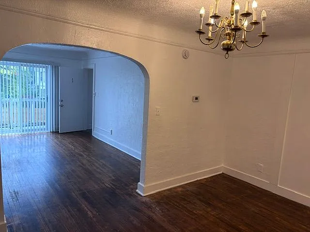 2 bed, 1.0 bath, 1004 sqft, $1,300 — Photo 1
