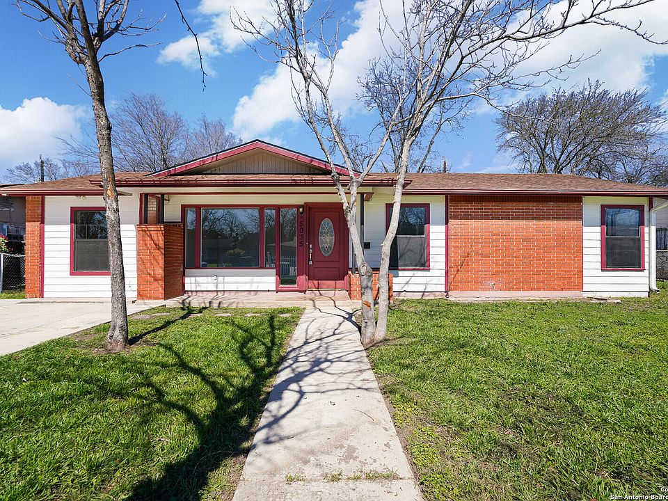 1st image of 5035 CREEKMOOR DR