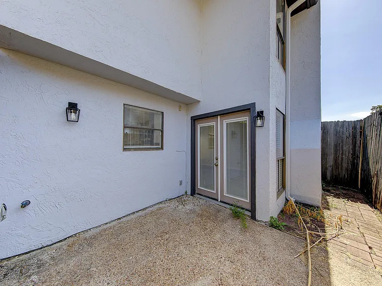 1914 Augusta Dr #25 — Photo 4