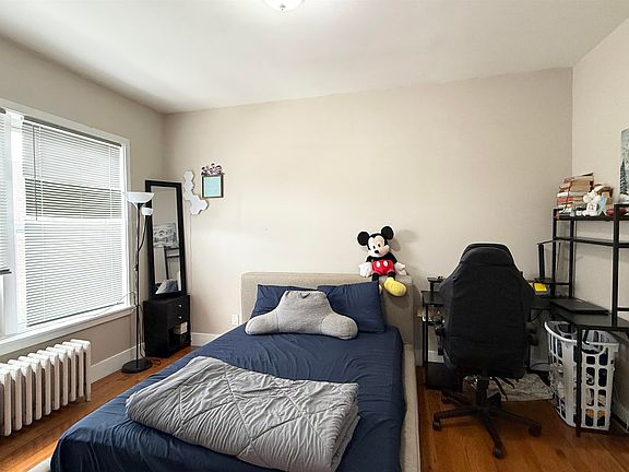 3rd image of 160 Vroom St APT 41