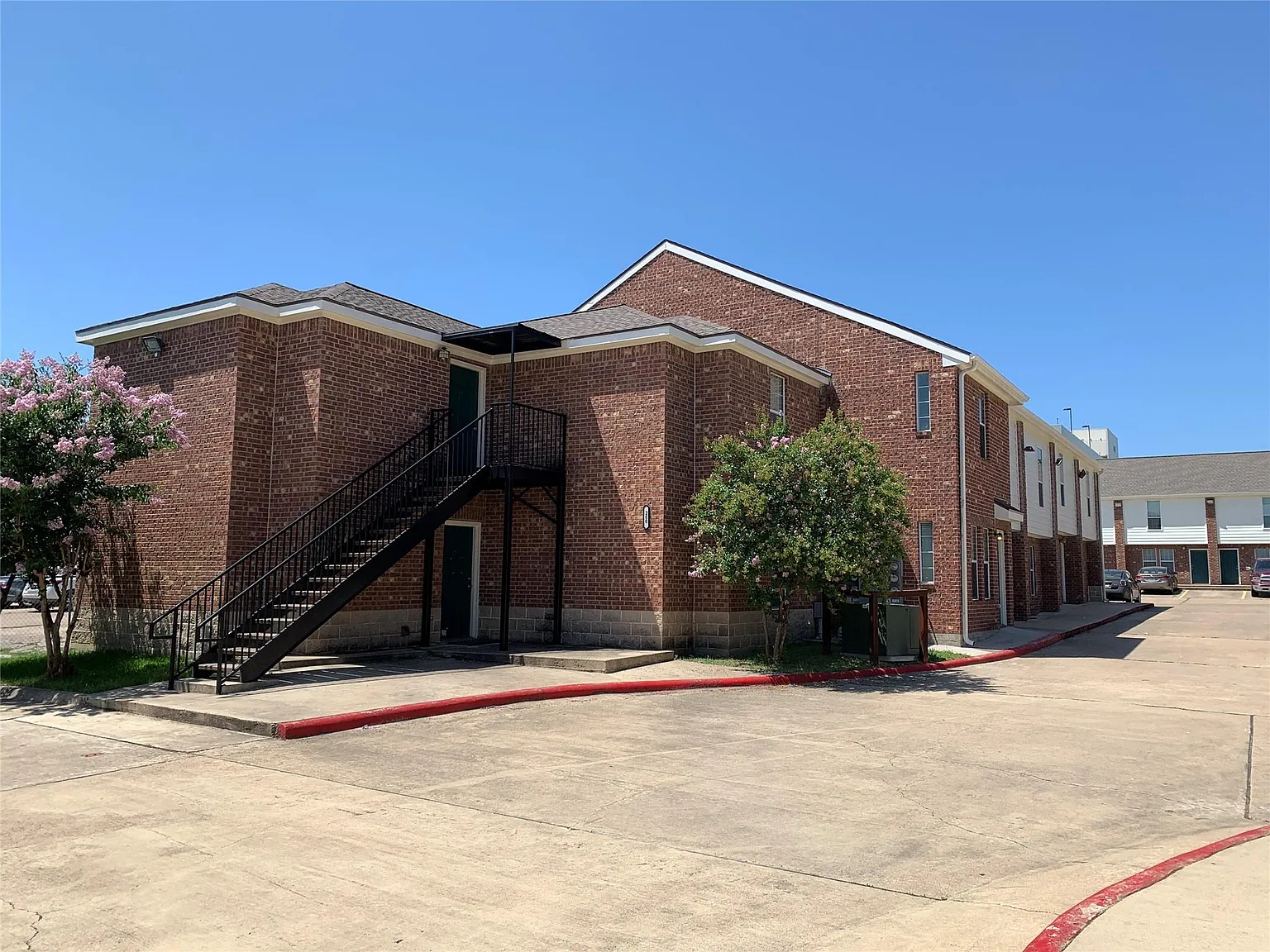 2 bed, 2.0 bath, 4480 sqft, $1,500 — Photo 4