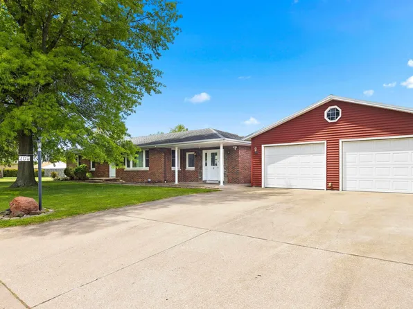 209 Elmhurst Dr, Washington, IL 61571