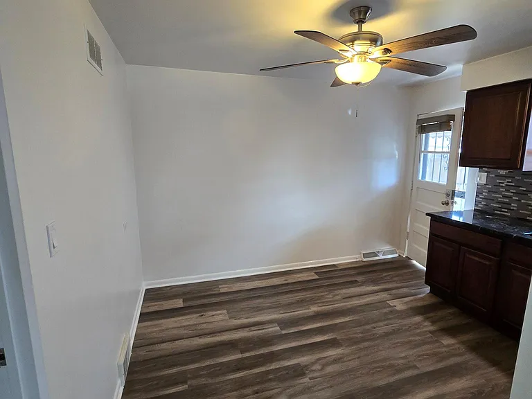 739 E Maple St — Photo 6