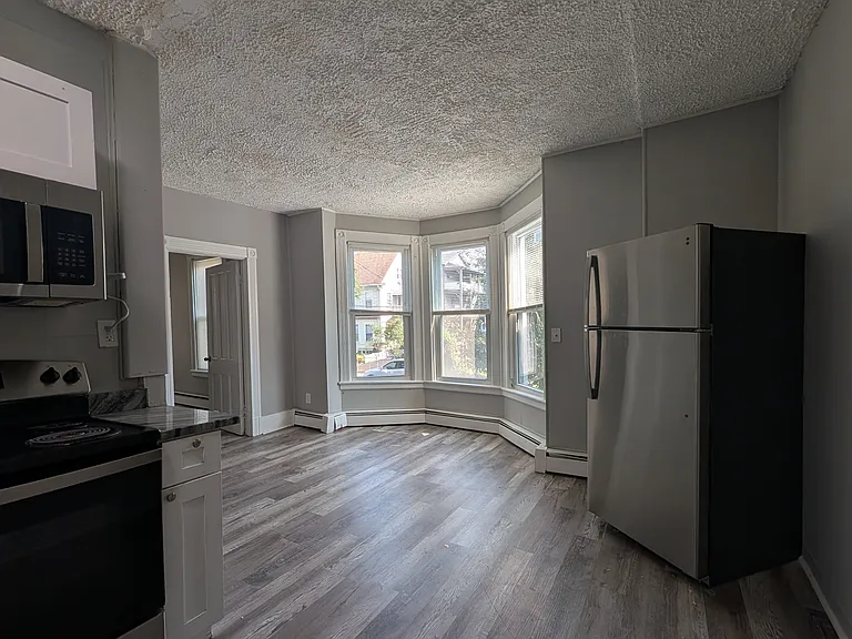 400 Atlantic St #1B — Photo 2