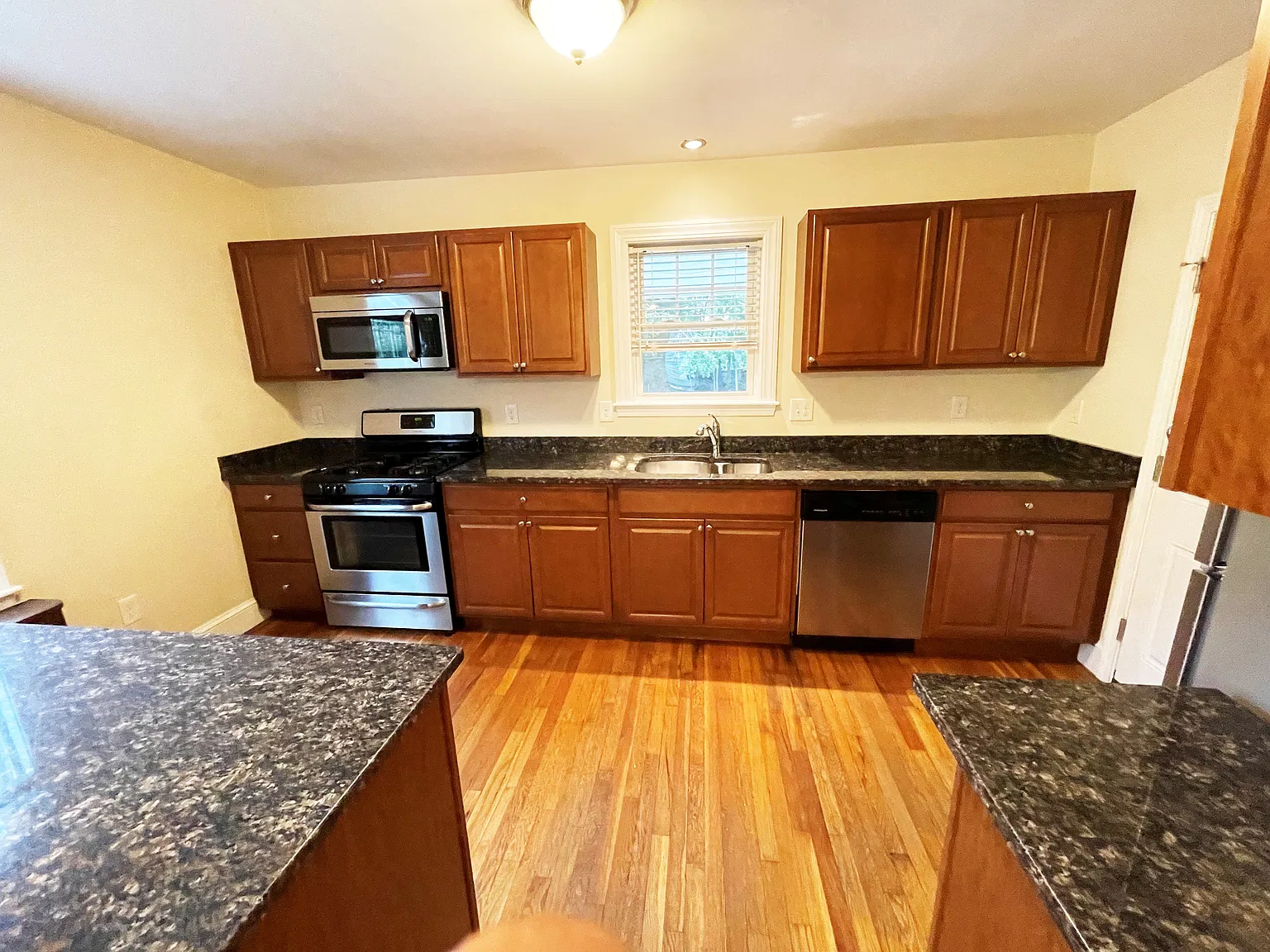 3 bed, 1.5 bath, 1100 sqft, $3,600 — Photo 3