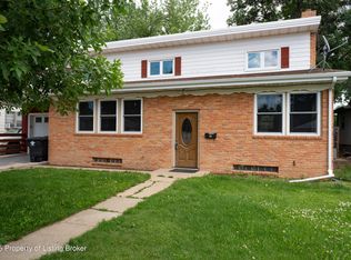 644 8th Ave W, Dickinson, ND 58601