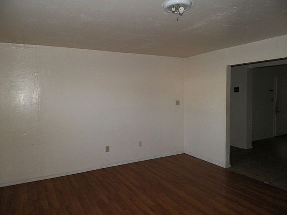 4th image of 1109 NW Lincoln Ave APT 26