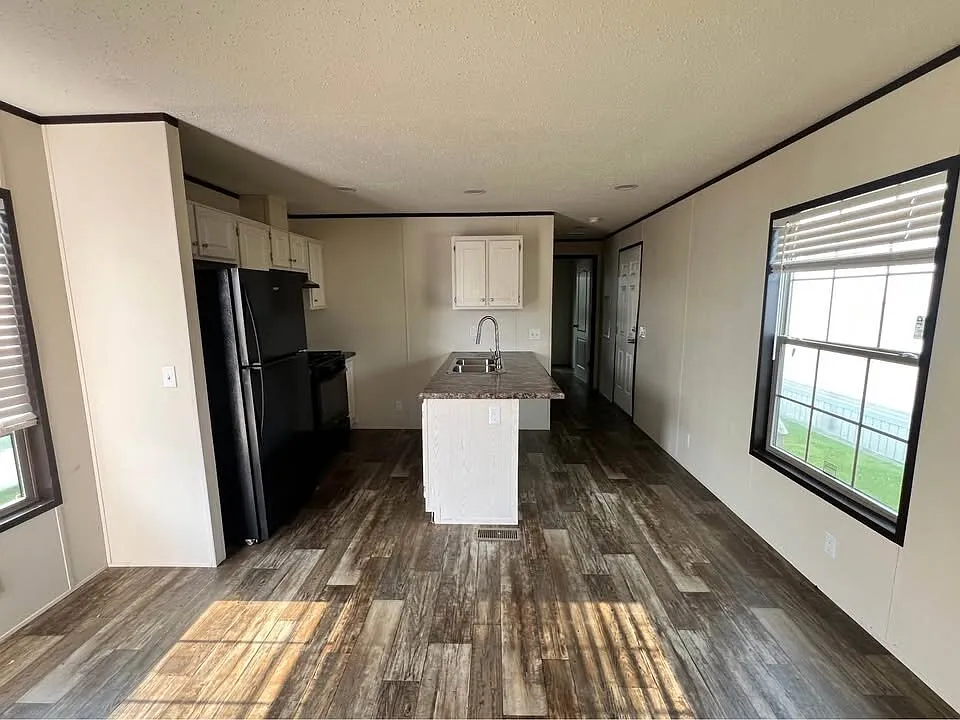 2 bed, 1.0 bath, $1,049 — Photo 3