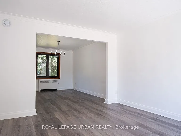 14 Camrose Cres — Photo 3