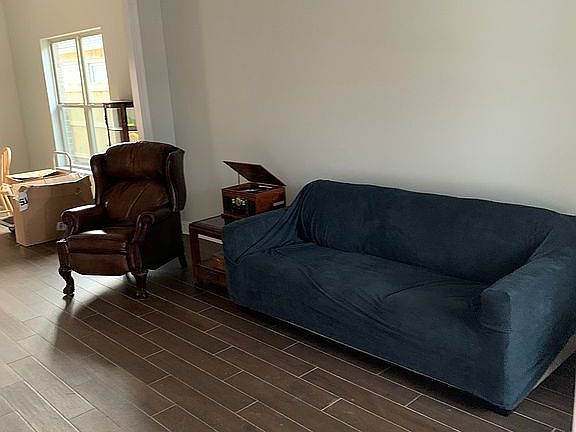4th image of 40231 Maddie Dr