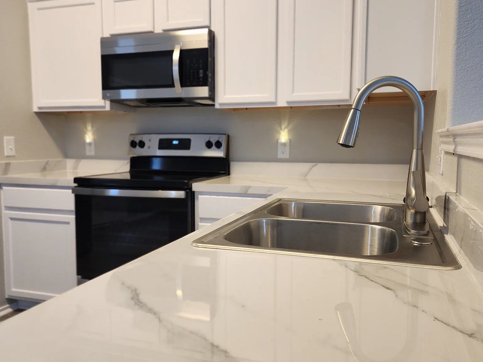 3 bed, 1554 sqft, $2,195 — Photo 2