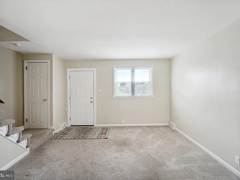 3631 Winona St — Photo 3