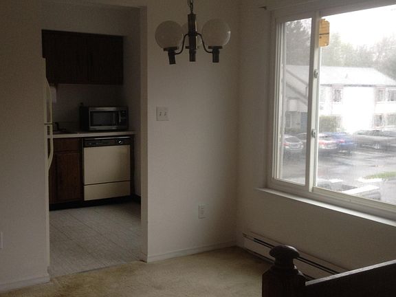 3rd image of 16 Candlewood Dr
