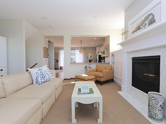 Living Room (2)
