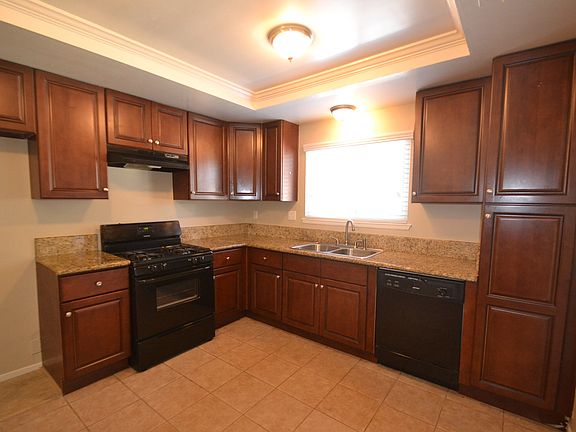 5th image of 6025 Blythe St
