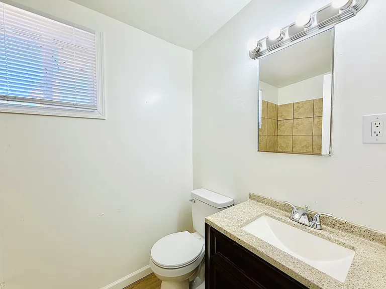 The Derby Apartments — Photo 36