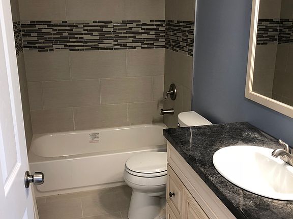 4th image of 3627 Chapin Ave