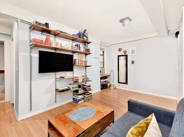 226 E 12th St APT 5D, New York, NY 10003