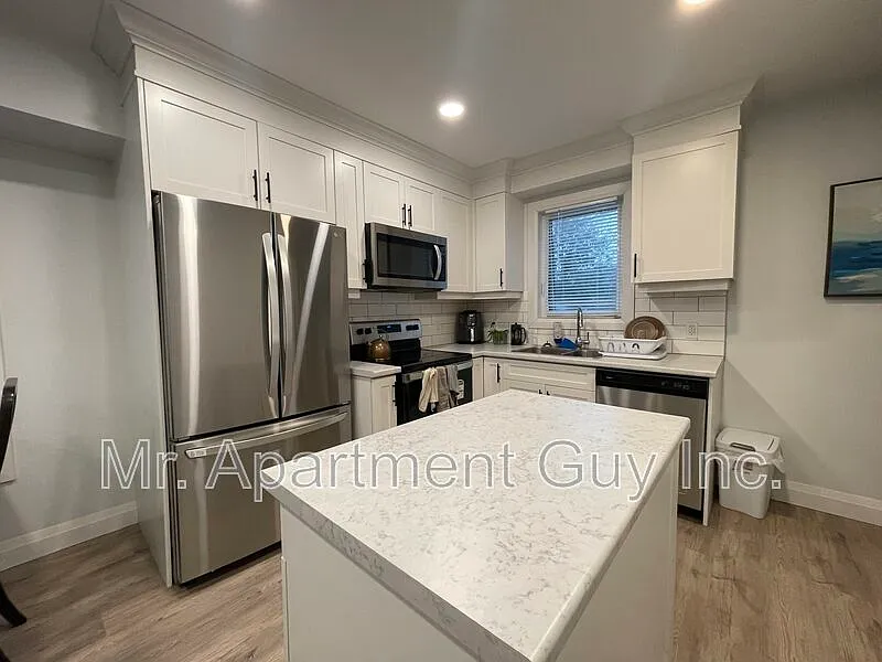 2 bed, 1.0 bath, $2,095 — Photo 2
