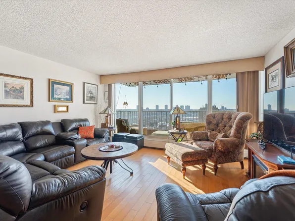 9923 103rd St NW #1002, Edmonton, AB T5K 2J3