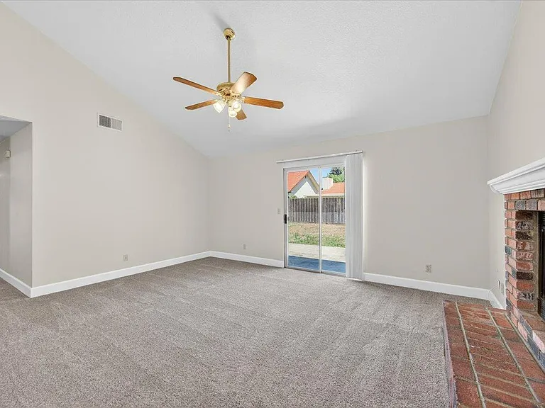 2176 E Decatur Ave — Photo 7