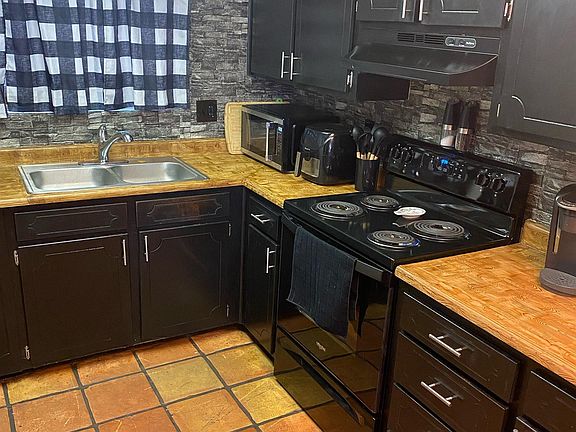 5th image of 974 W Cortez Ln