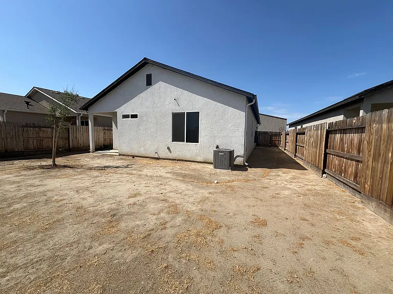 587 Sandtrap Ln — Photo 17