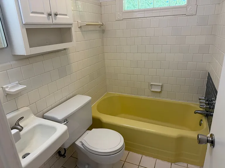 591 E University Dr — Photo 8