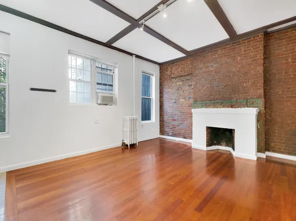 220 Sullivan St, New York, NY