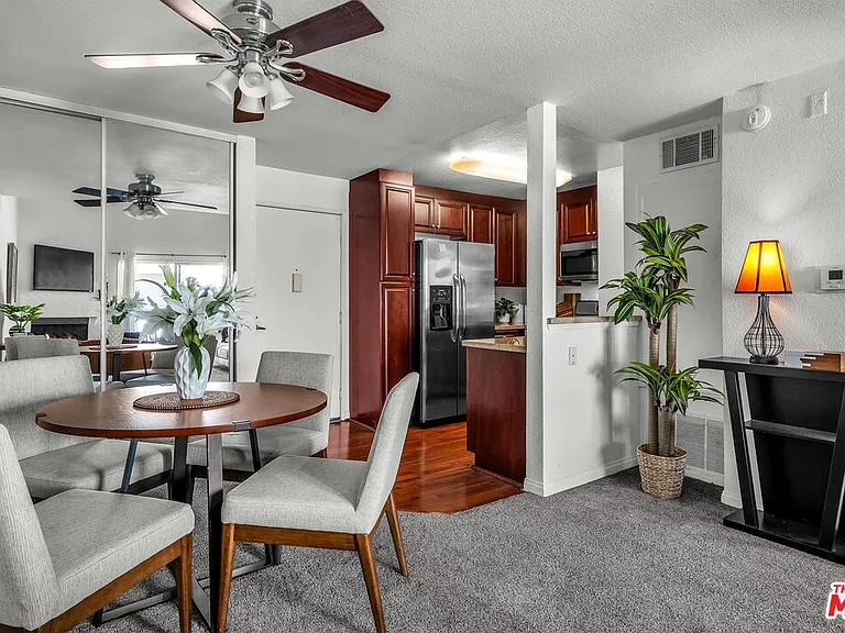 21520 Burbank Blvd #313 — Photo 7