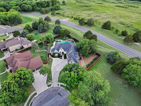 3rd image of 1702 Verdi Ln