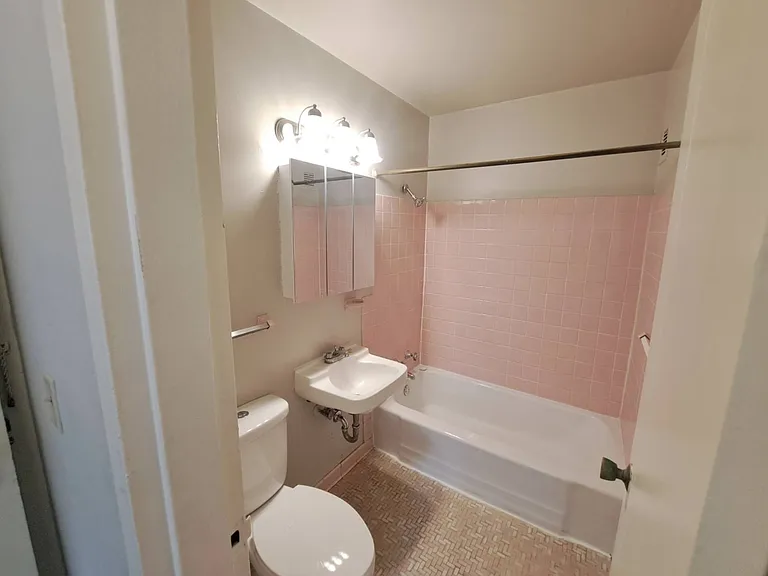 214 Place Apartments — Photo 53