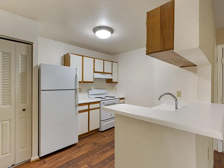 Saybrooke Apartments — Photo 29