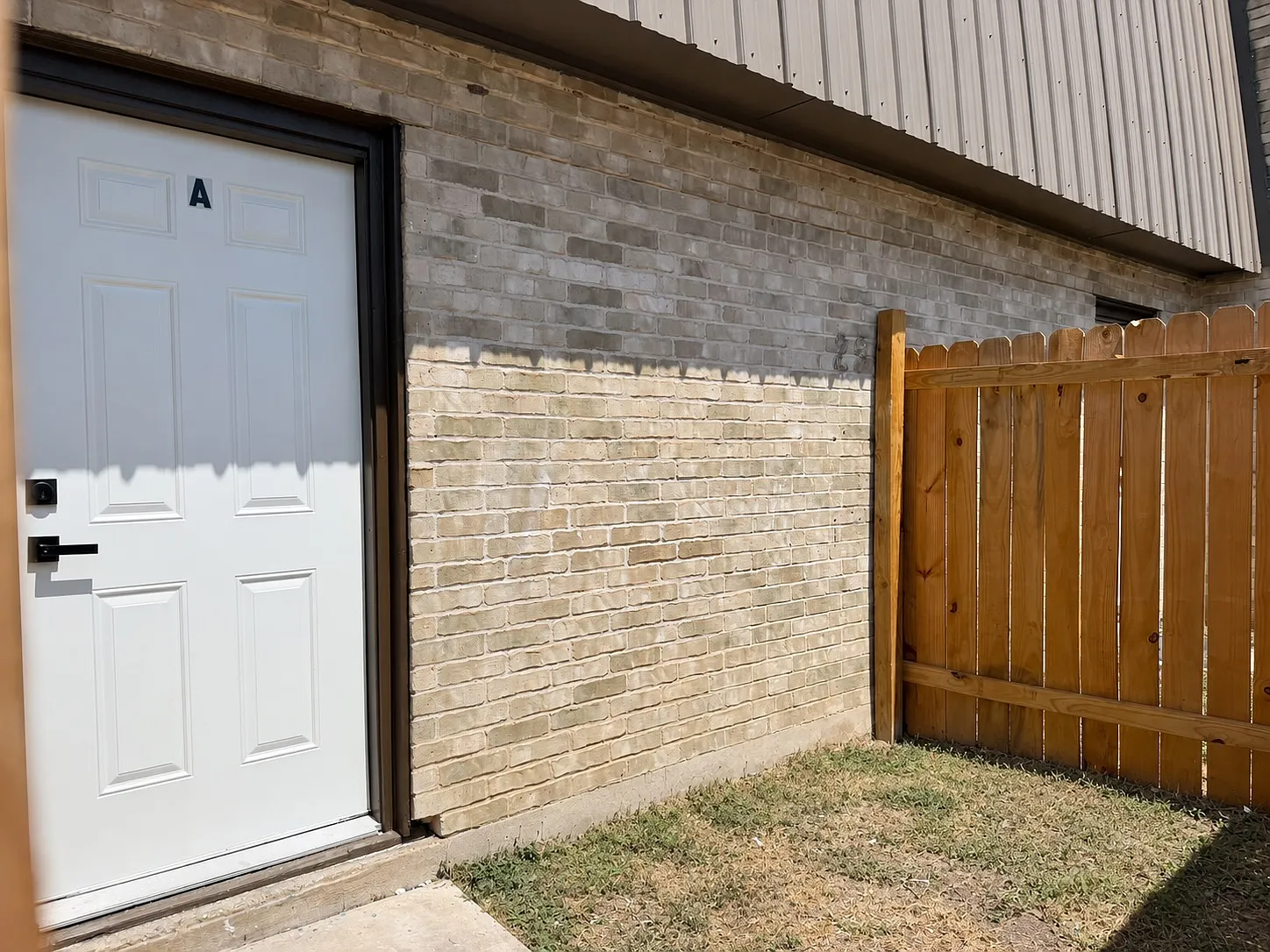2904 Sweeney Ln — Photo 1