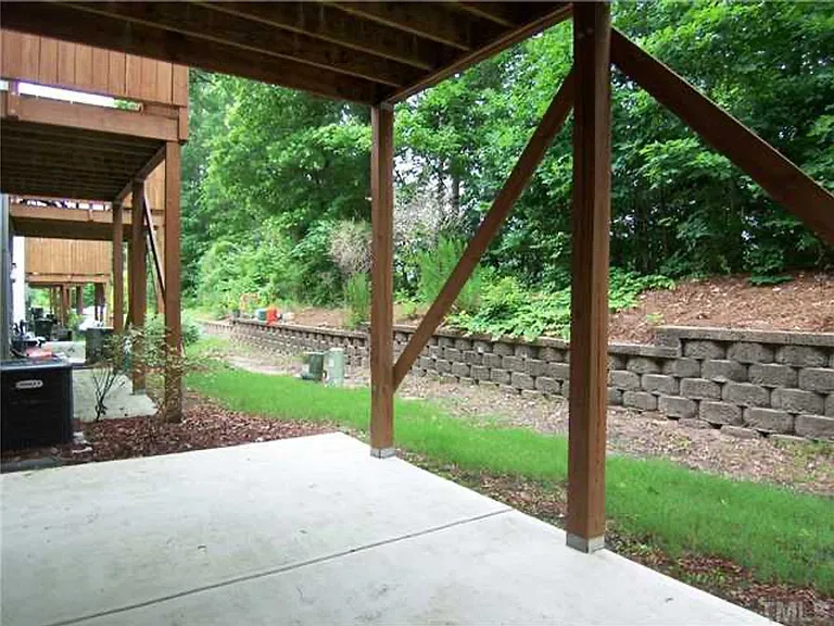 306 Linden Park Ln — Photo 4
